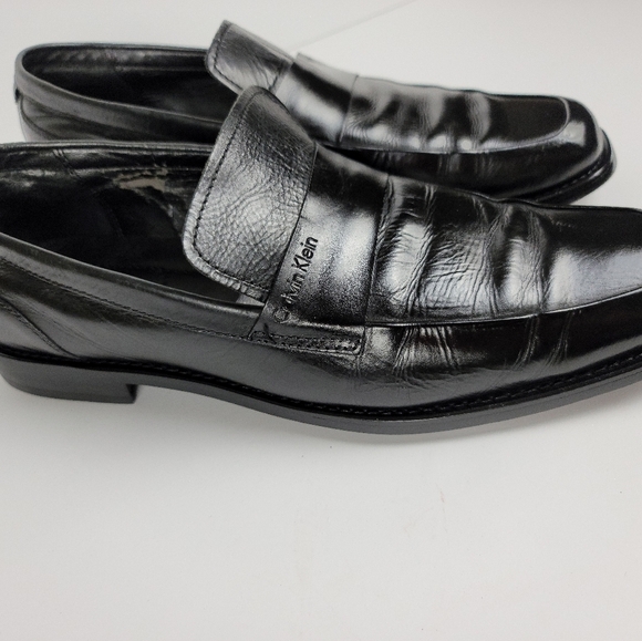 Calvin Klein slip on leather dress shoe - Picture 5 of 9